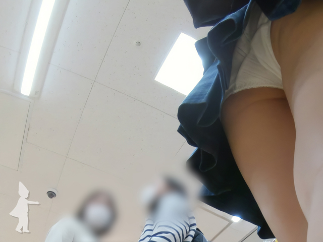 どこぞのアイドルの制服をノゾけば生だった