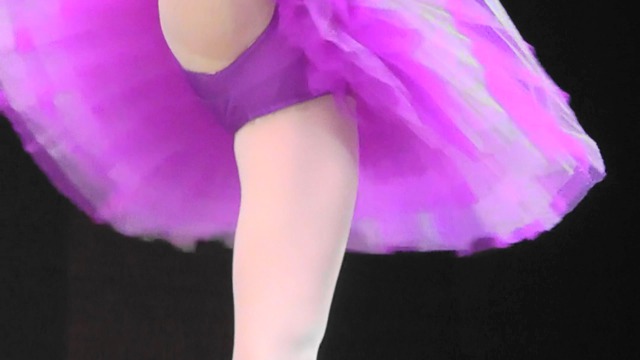 4K画像　 バレエ団　美少女がいっぱい　紫