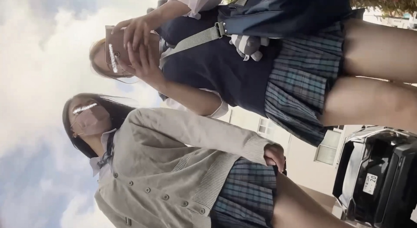 ミニスカ女子を追跡中。02/目の前に迫るお尻と下着。繁華街の人混みで狙う
