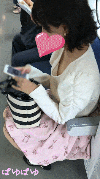 [胸チラ]柔らかい雰囲気の清楚系JDの柔らかそうな乳首チラ[顔有]