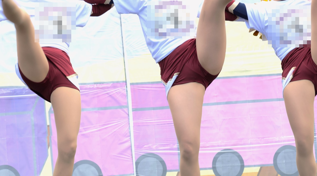 セット 私服チアと正装チアのダンスパフォーマンス