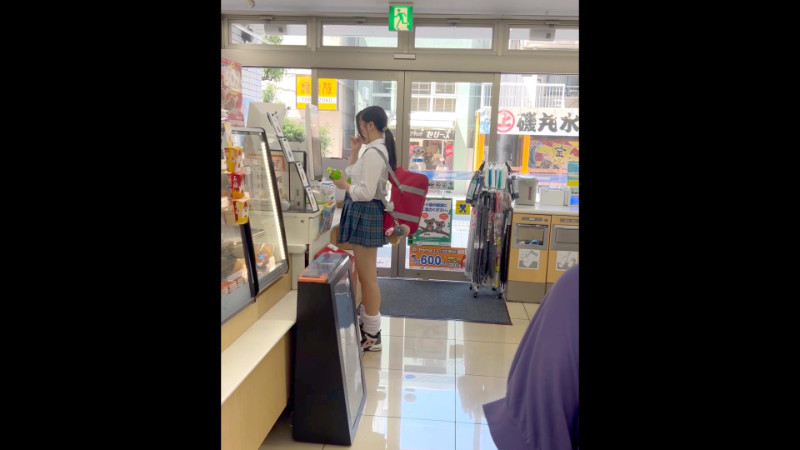 【無料】(4K)どエロボディの巨乳ギャル青チェの放課後に密着しすぎたw