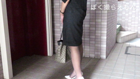 素人娘 Y子のフェチ教育　OL姿で変態おじさんにエレベーター内でカメラを差し込まれてパンチラ撮られる編 4K動画