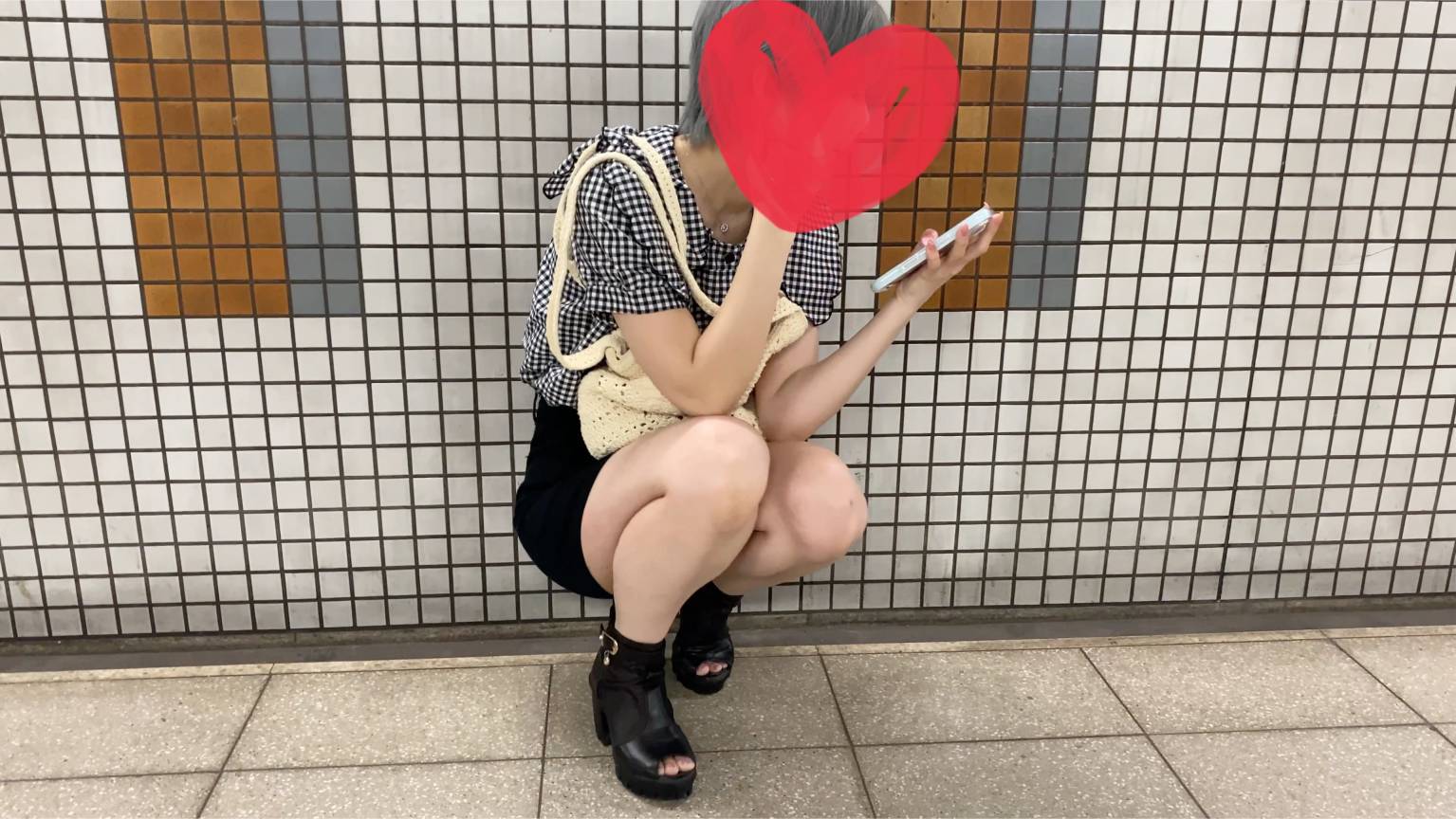 42D【だまし撮り】こうやって食い込み撮って欲しかったんだね