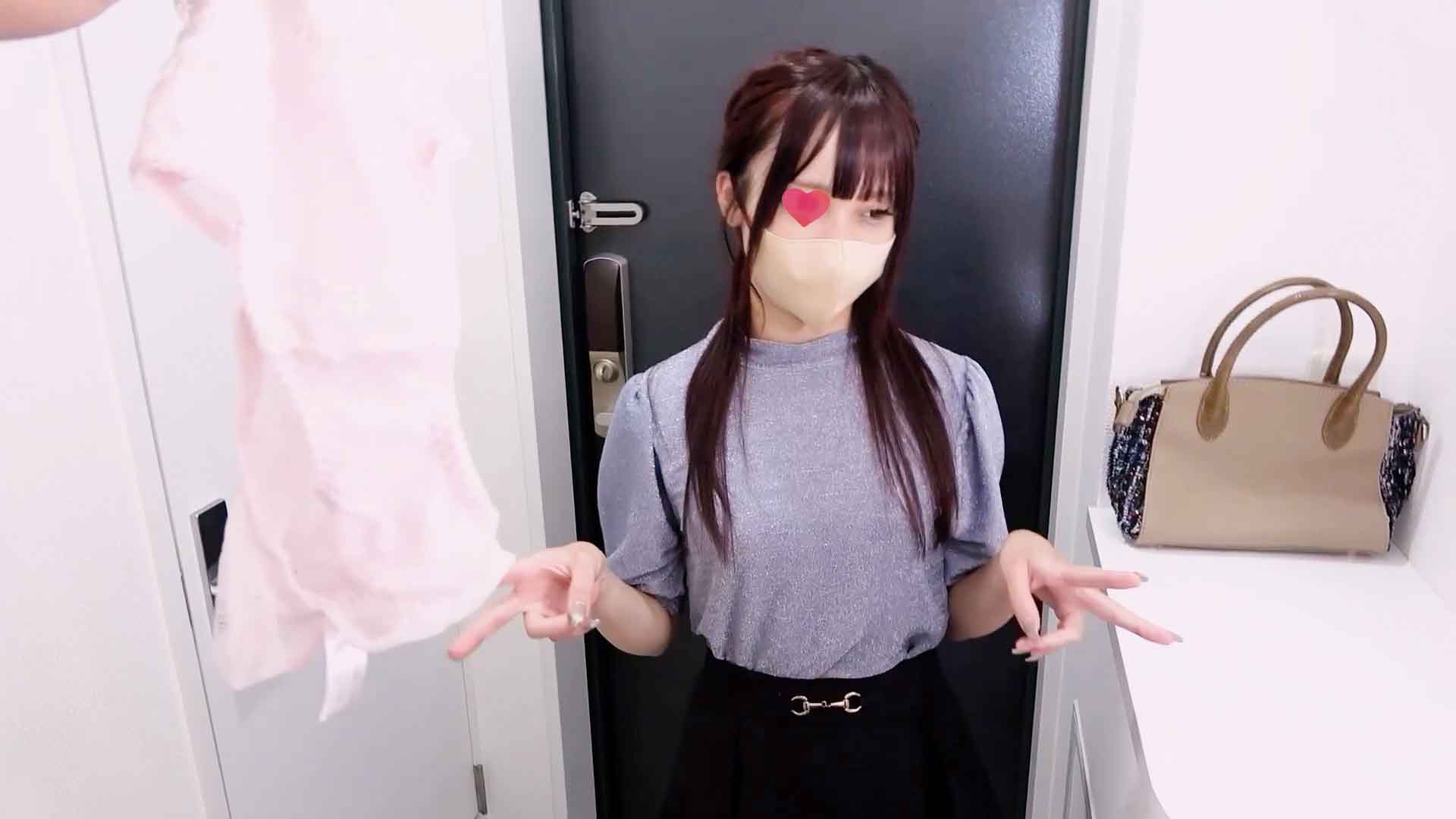 美乳女子大生にパンツ買取交渉/乳首まで触れた最高の爆美女【パンチラ/美尻/可愛い】