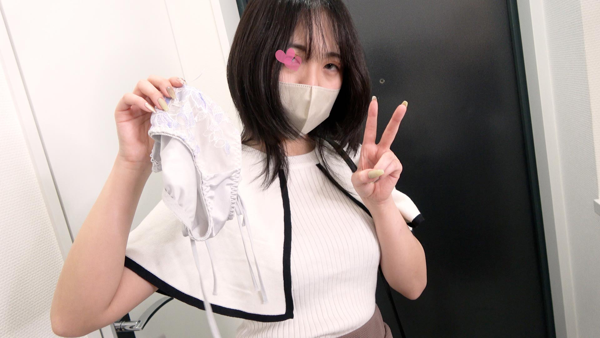 ネットリ濃厚買取。黒髪のS女性にゴミを見るような目線を向けられました。美乳揉みと使用済みパンツ買取【パンチラ/巨乳】