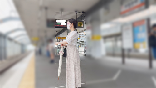 [電車胸チラ]白いシャツから乳首がずーっと出てる！端正な顔立ちなのにパカパカ服で電車乗っちゃうJD