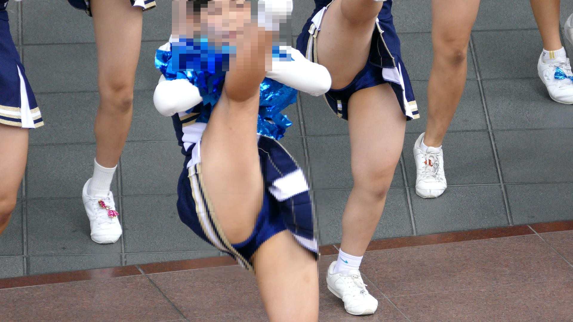 なにわガールズ385【4K】いよいよパルピスにも登場! 階段前で胸チラ! ハミパン! 食い込み良し!