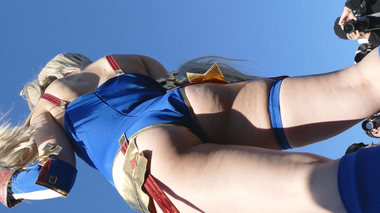 えっちなコスプレイヤーが公園に大集合！食い込み胸の谷間出しまくりNO-1 食い込みハイレグ生脚編