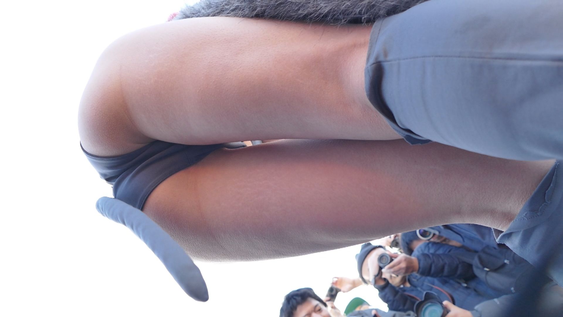 リアルにヤバすぎます!野外コスイベに集まる露出狂レイヤー達NO-26 エロレイヤー真っ逆さま撮り編