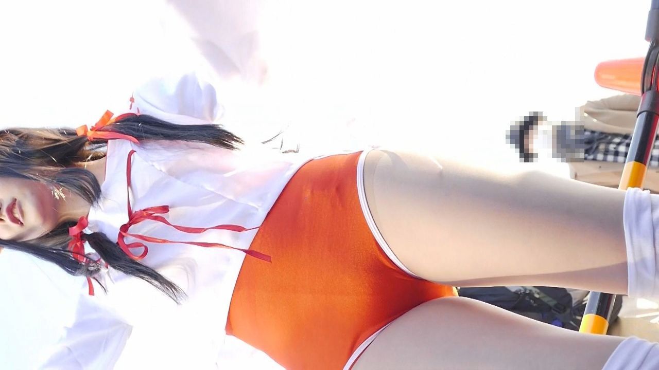 めちゃめちゃかわいいコスプレイヤーさんをローアングルから激写しまくりNO-1 赤スク水編