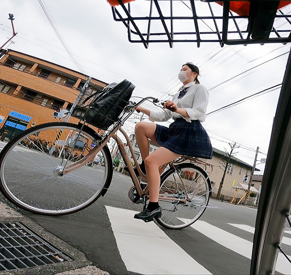 ONE_01 せいふく女子　自転車とエレベーター