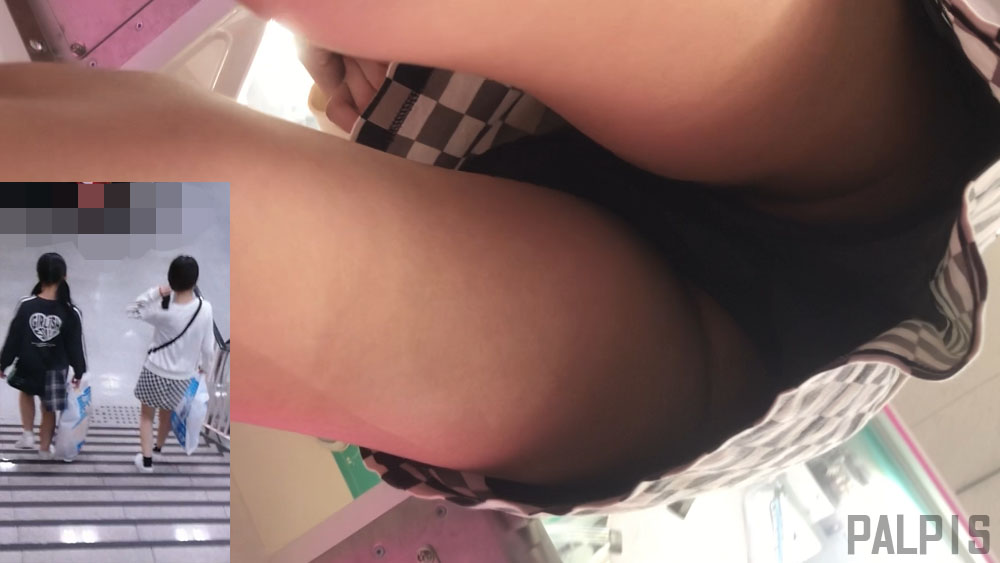 ゲーセンにいたスカート娘を片っ端からパシャリ