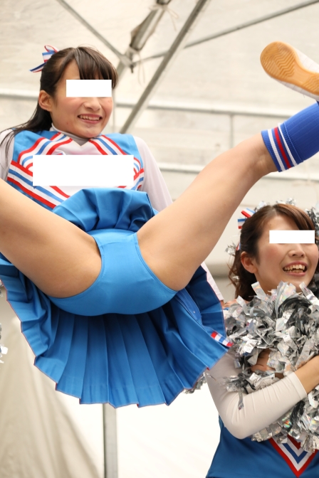 地方スポーツイベントでの超有名Dチア②　～大開脚の青ア〇は絶景　清楚な美魔女たちの可憐な舞い～