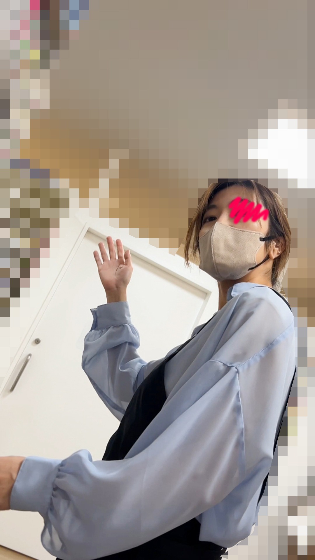 【店員さん胸チラB地区51】美巨乳ペットショップ店員さん/デカ乳首の美術品店員さん/２名