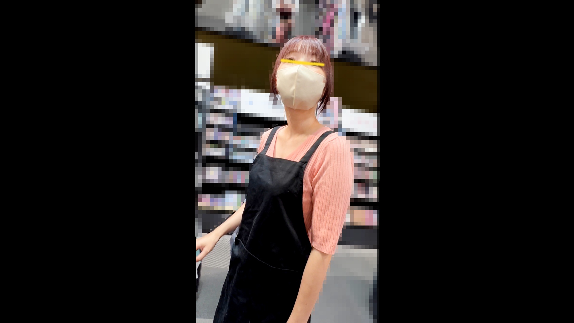 【店員さん胸チラB地区54】CDショップ店員さんの乳首チラ/古着屋店員さんの美巨乳胸チラ 2名