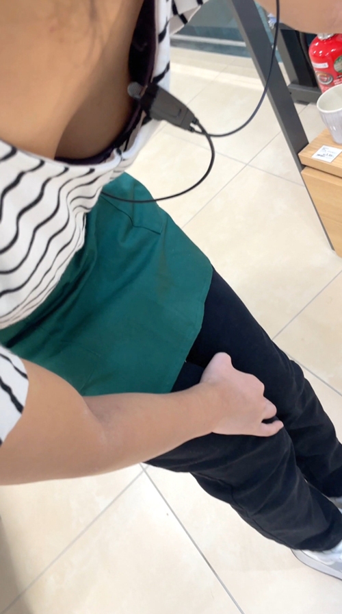 【店員さん胸チラB地㊷】アパレル店員さん/雑貨屋店員さんのおっぱい乳首2名!