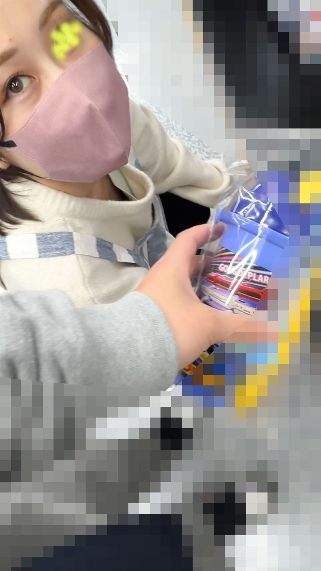 【店員胸チラ・パンチラ㊹】新人アパレル店員さん/おもちゃ屋店員さん/おっぱい乳首2名!