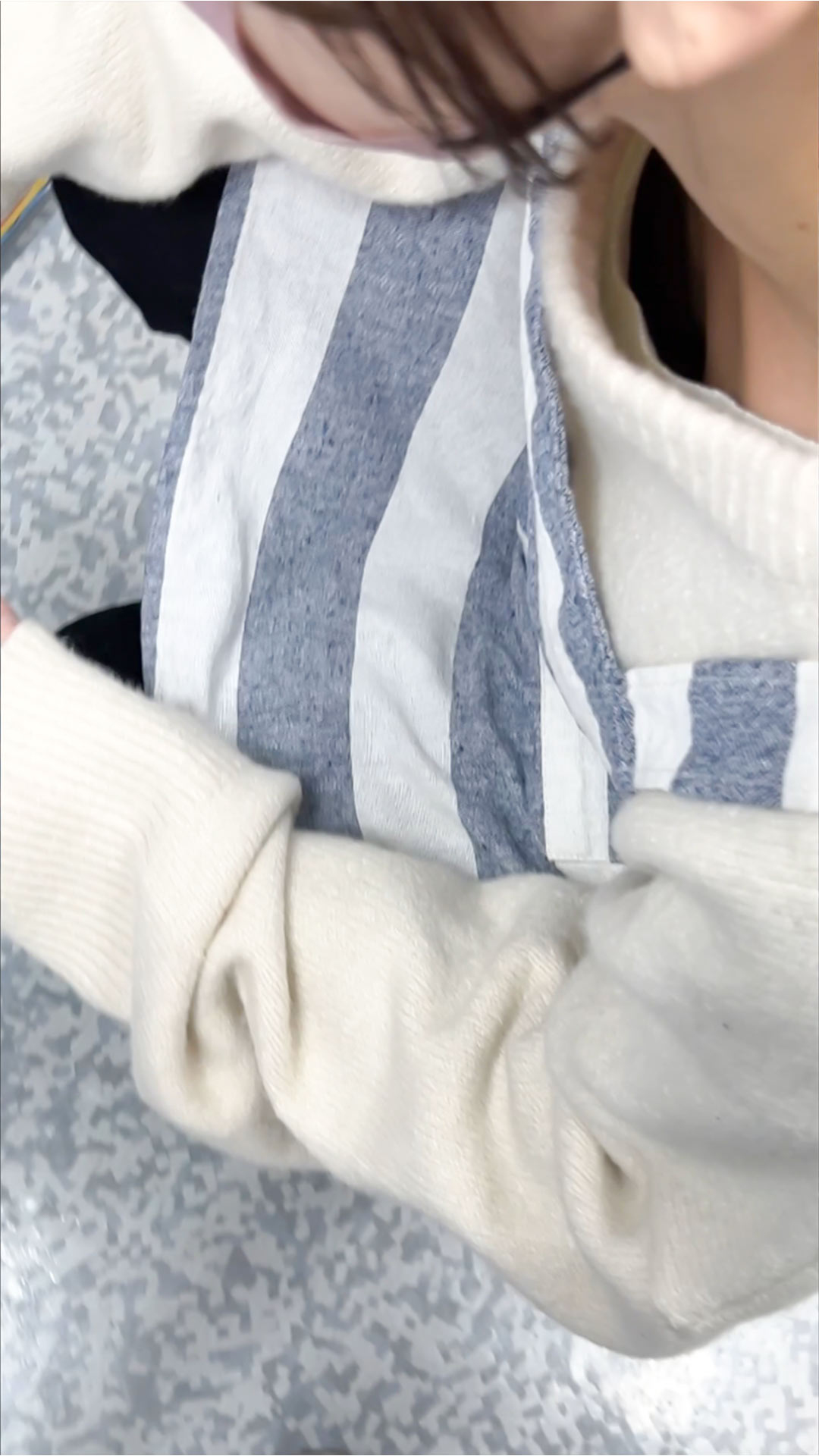 【店員胸チラ・パンチラ㊹】新人アパレル店員さん/おもちゃ屋店員さん/おっぱい乳首2名!