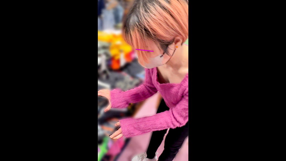 【店員さん胸チラB地区㊽】S級美女店員さんの胸チラ!Eカップ観葉植物店員さん・Cカップ古着屋店員