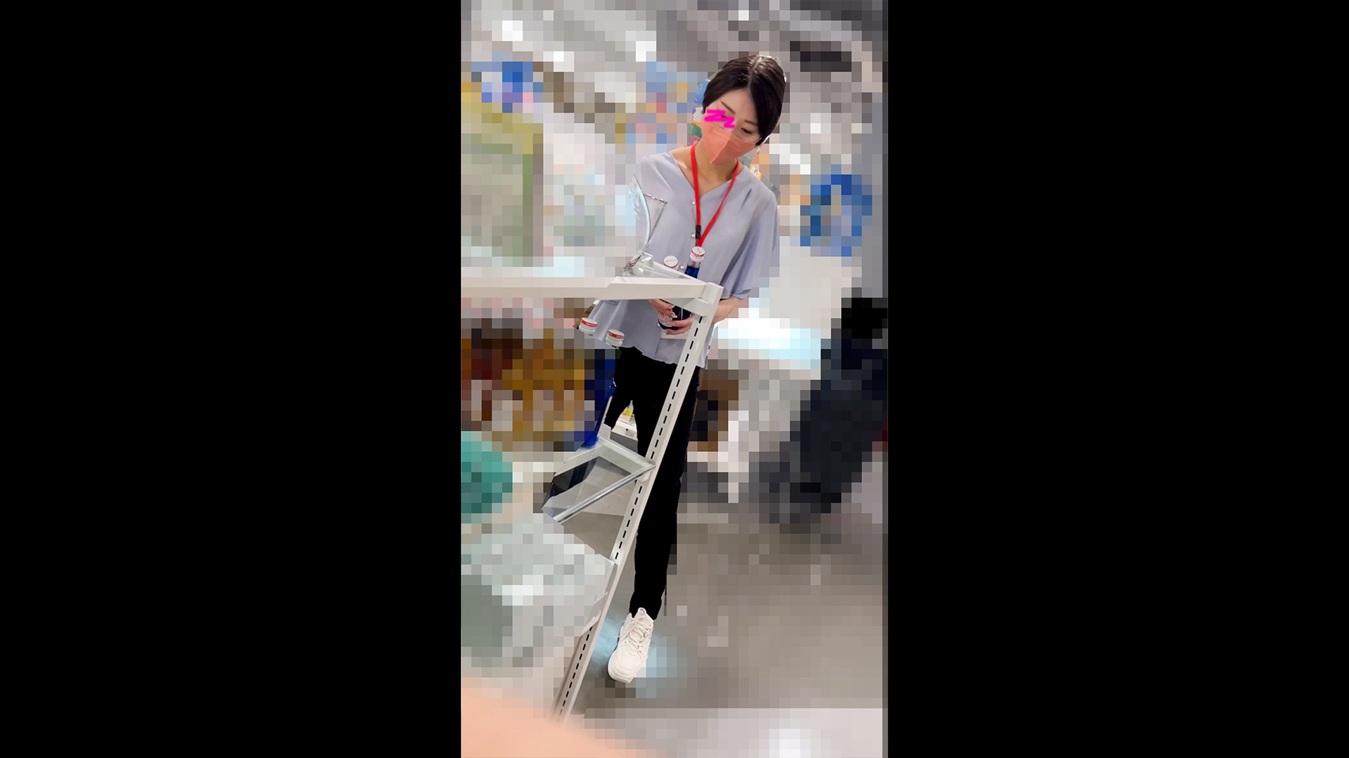 【店員さん胸チラB地区㊿】清楚系美人店員さんと再会!雑貨屋店員さん/美巨乳本屋店員さん/2名