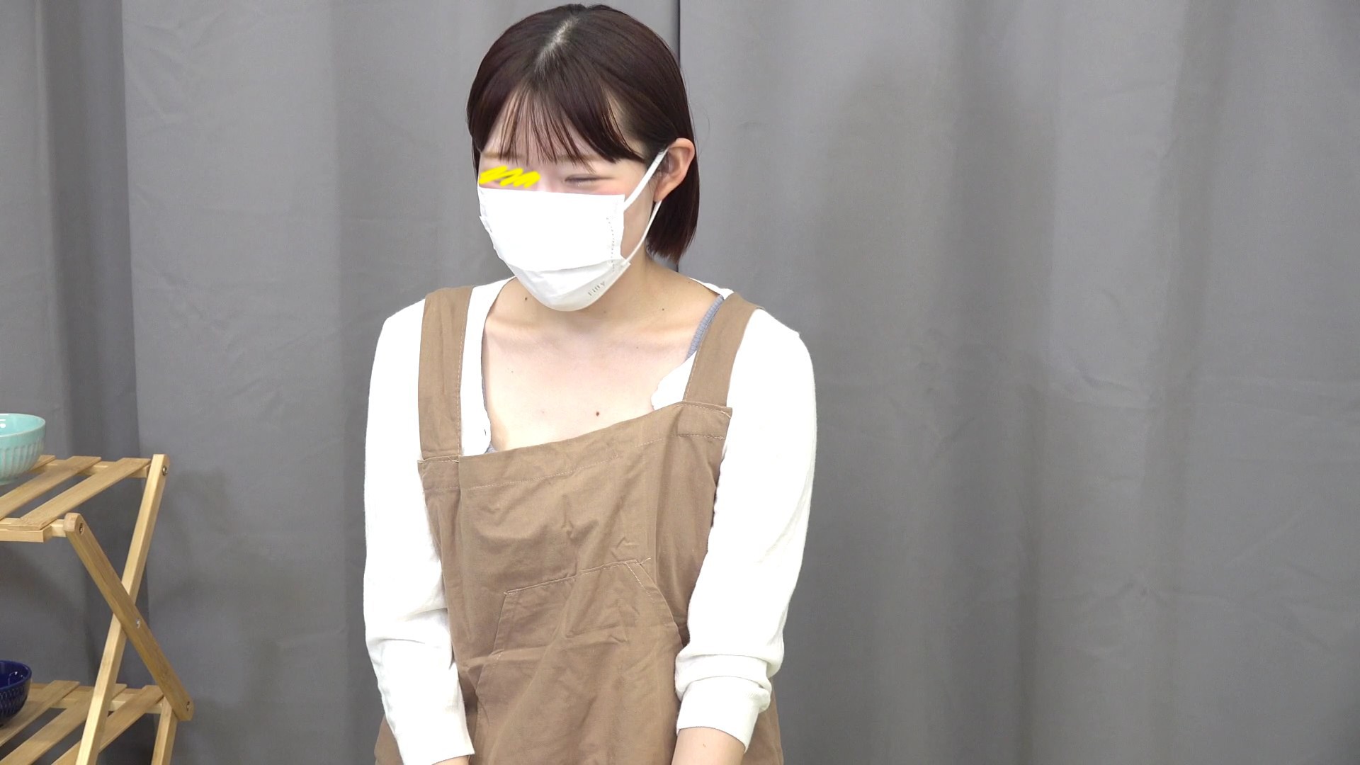 #85【陶芸中の胸チラ】新妻さんの乳首チラ!美巨乳の人妻さんの胸チラ 2名収録