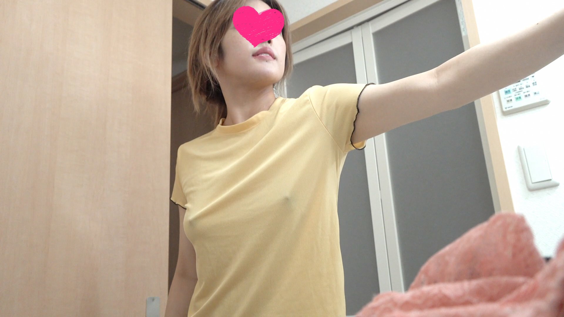 【民泊着替え】むっちり美巨乳JDと金髪美女の生着替え/252人目・253人目