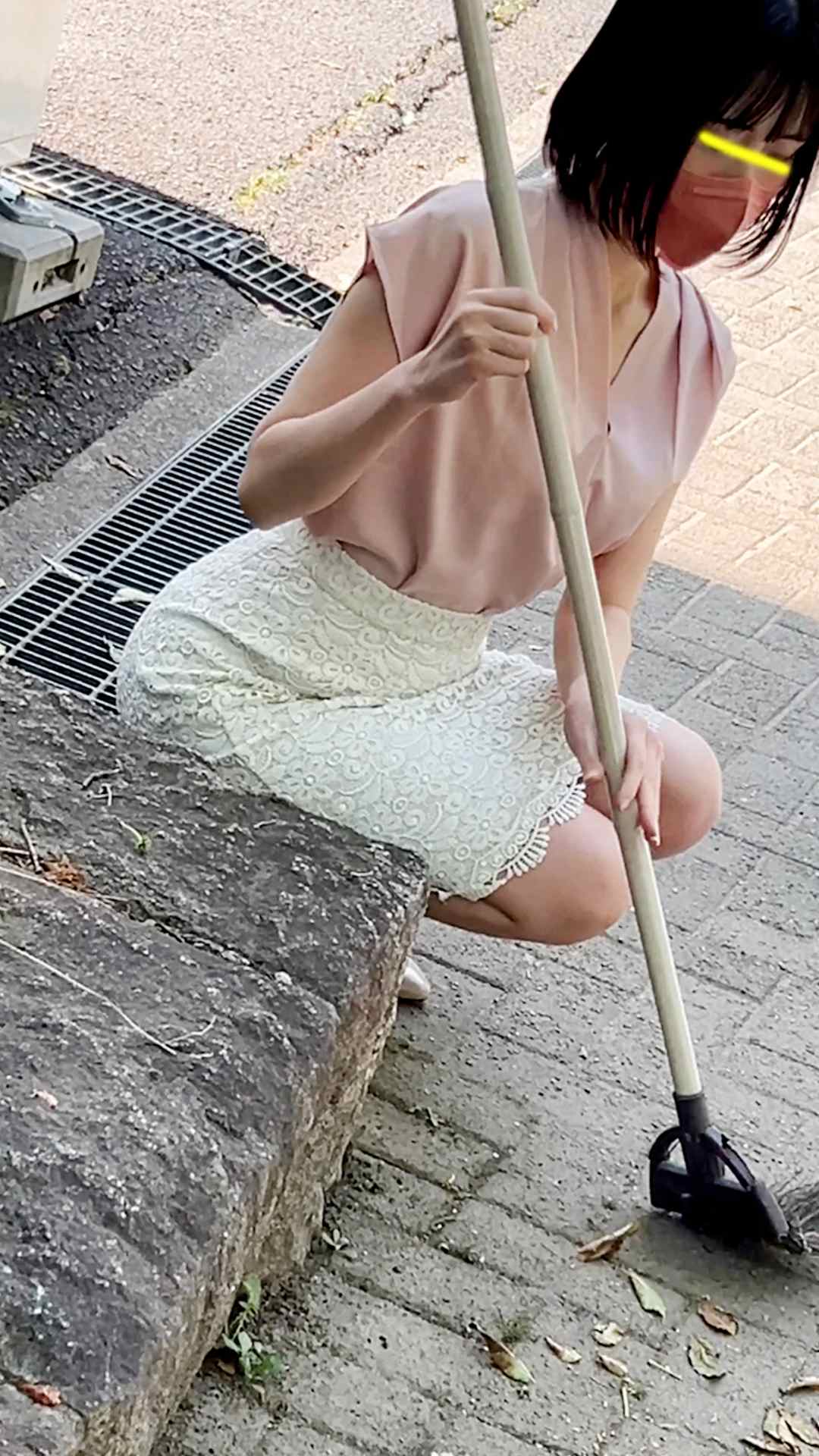 【同僚OLの乳首/胸ちら#52】美女生保さんのノーパン・ノーブラ営業/中途社員ちゃんの胸チラ・パンチラ