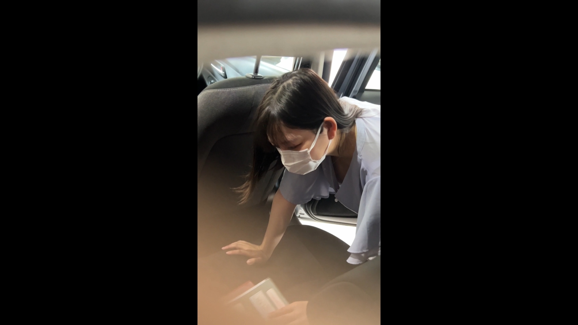 【同僚OLの乳首/胸ちら#53】美巨乳Yちゃんの生着替えを覗き見/マン肉食み出し!営業事務の胸チラ・パンチラ 2名分