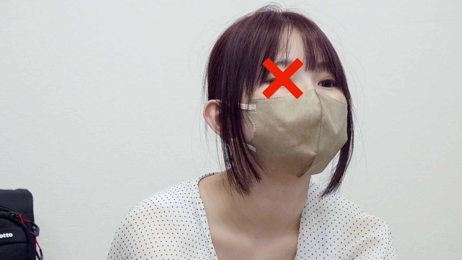 【救命講習/胸チラNo.75】ブラ紐ズレて乳首丸見え!人妻さんがノーブラで救命講習 2名収録