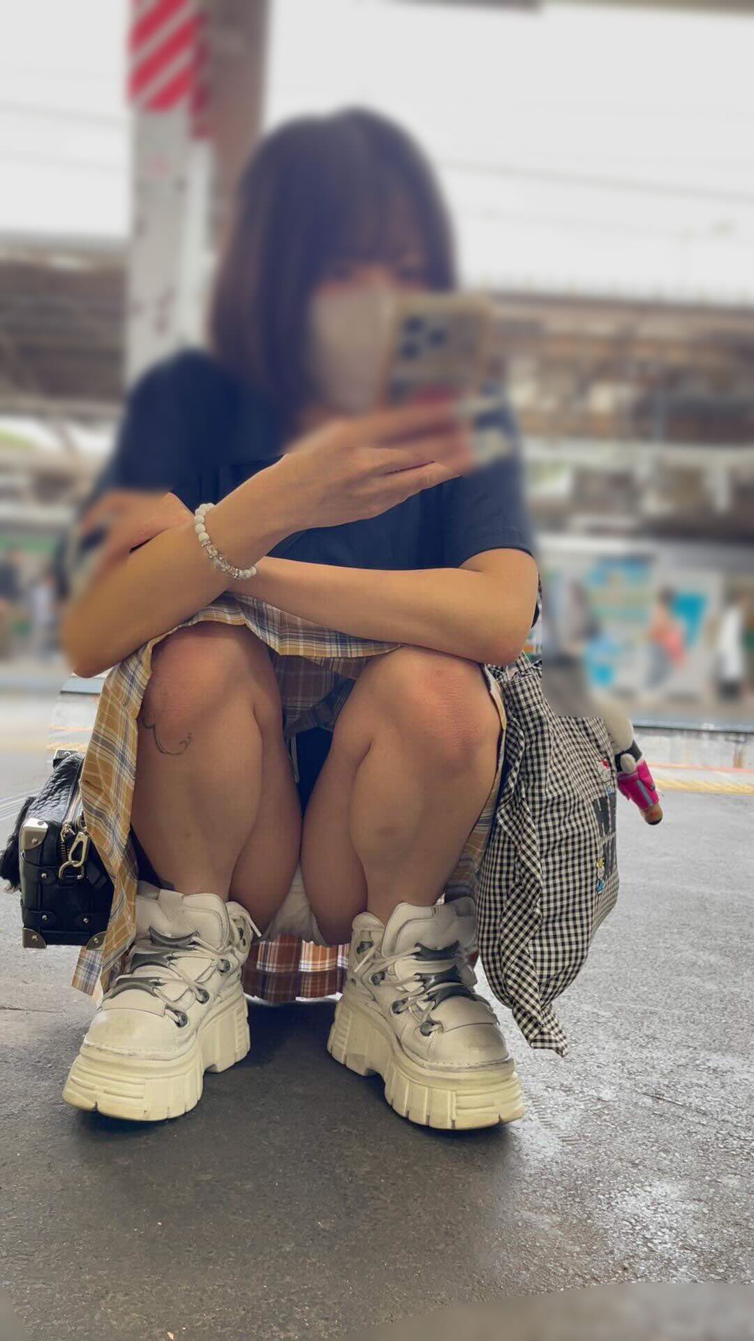 JK撮影日記247 続・ギャップが凄い!!顔は童顔で可愛いのに〇〇がめっちゃオシャレな激カワ童顔JKを電車内で盗撮 36分超撮影