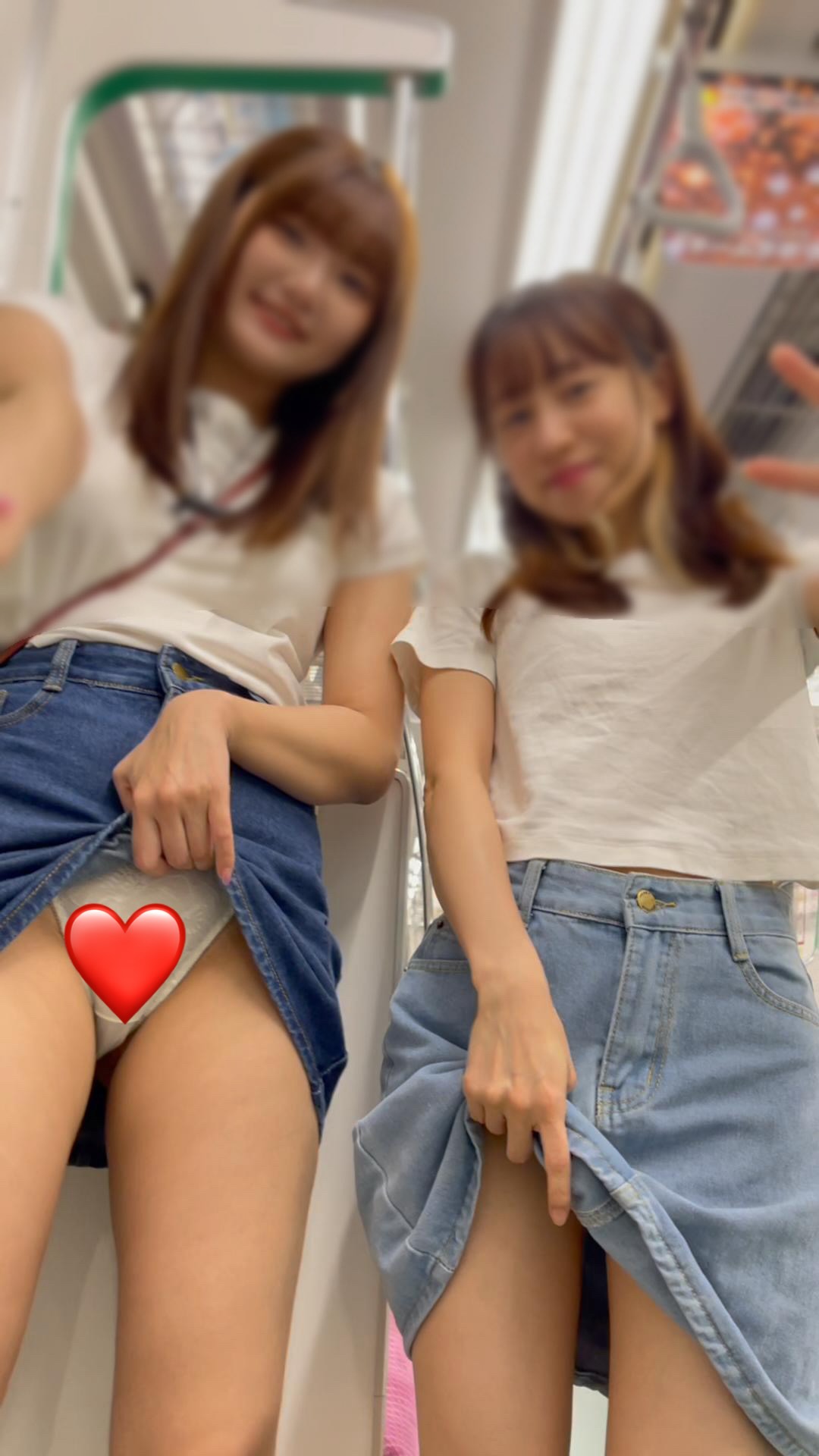 JD盗撮日記21 あの仲良し二人組が私服で登場！ペアルックミニスカデニムJDを電車内とトイレ内で盗撮【※完全主観27分超撮影】