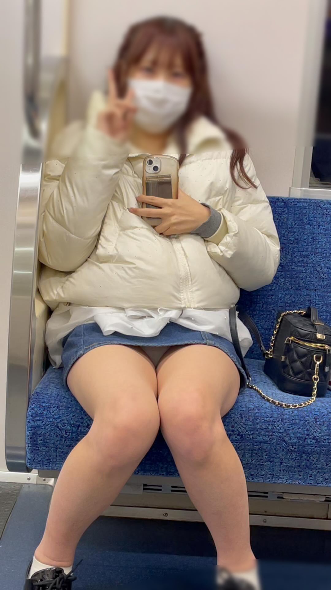 JD盗撮日記38　初登場！！ミニスカデニムのアイドル風オシャレパーマJDを電車内で盗撮【※完全主観39分超撮影】