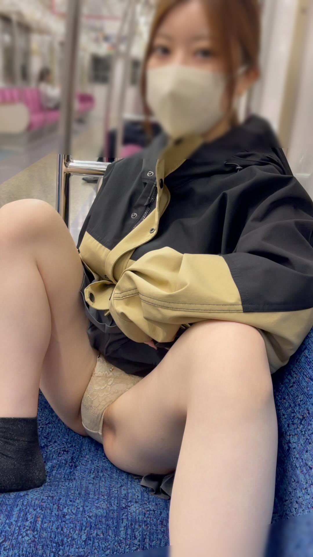 JD盗撮日記47　流石に可愛すぎない！？続・超オススメ！！大人気女優級の激カワ色白美白JDを電車内とトイレ内で盗撮【※22分超撮