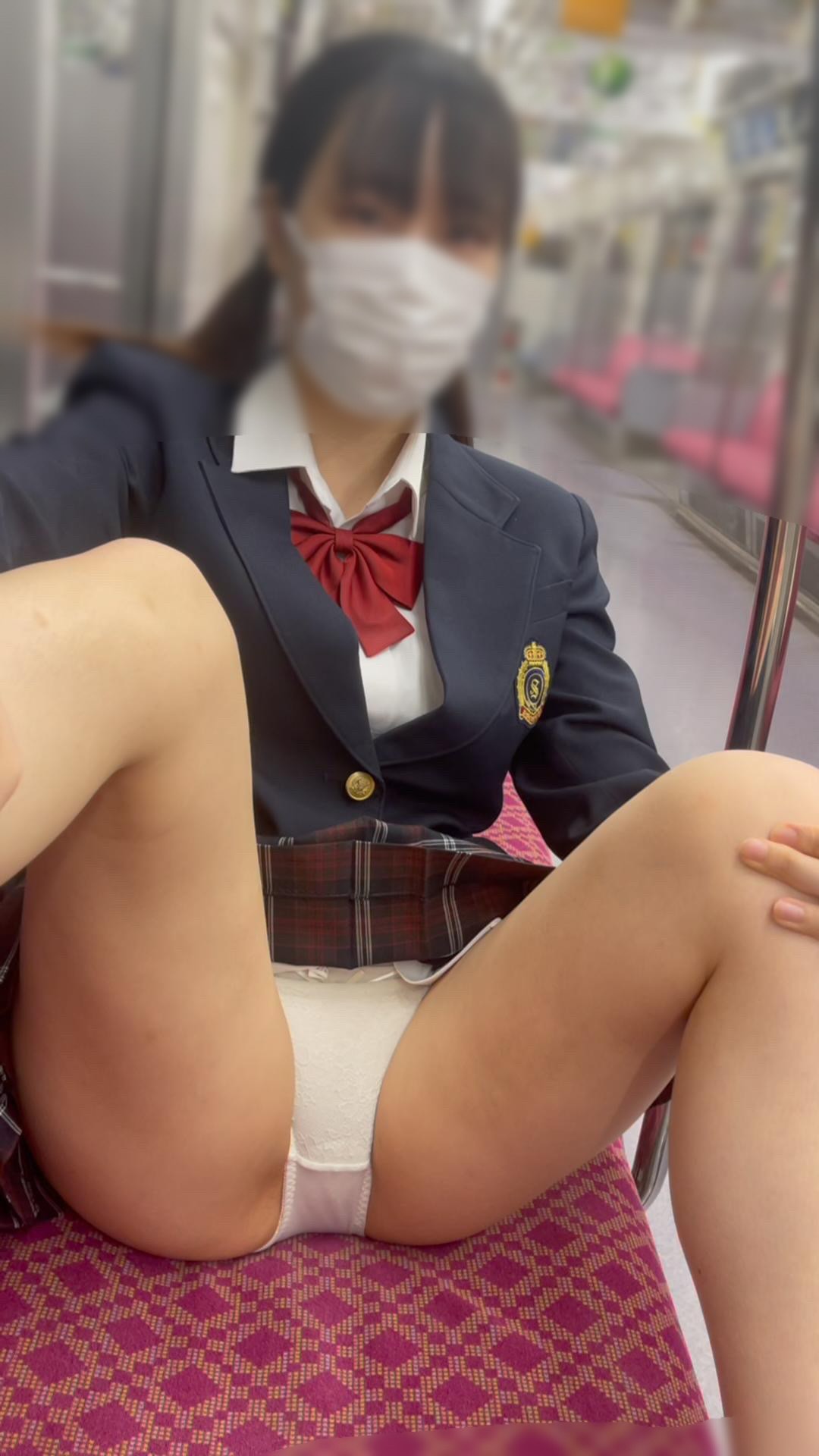 JK盗撮日記196　初登場！！目元は鋭いけど2つ結びのツインテ姿のギャップが可愛い！激カワJKを電車内で盗撮【※完全主観23分超
