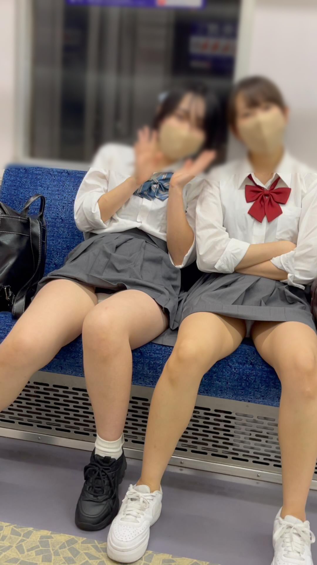 JK盗撮日記202   大人気の超仲良し二人組が久しぶりの登場！！巻き髪姿が激カワな現役JKを電車内で盗撮【※完全主観26分超撮