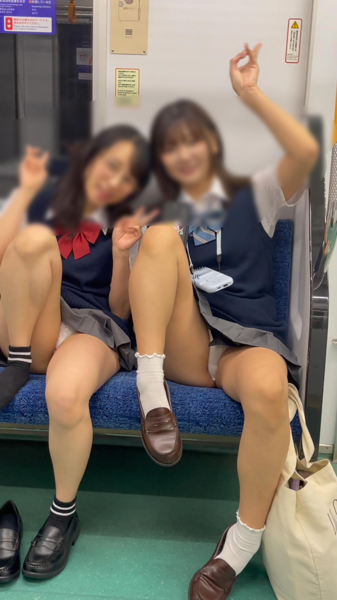 PALPIS JK盗撮日記216　超久しぶりの二人組！！グレーのスカートが激カワな癒し系童顔JDを電車内で盗撮【※27分超撮影 minisuka216.mp4 85817