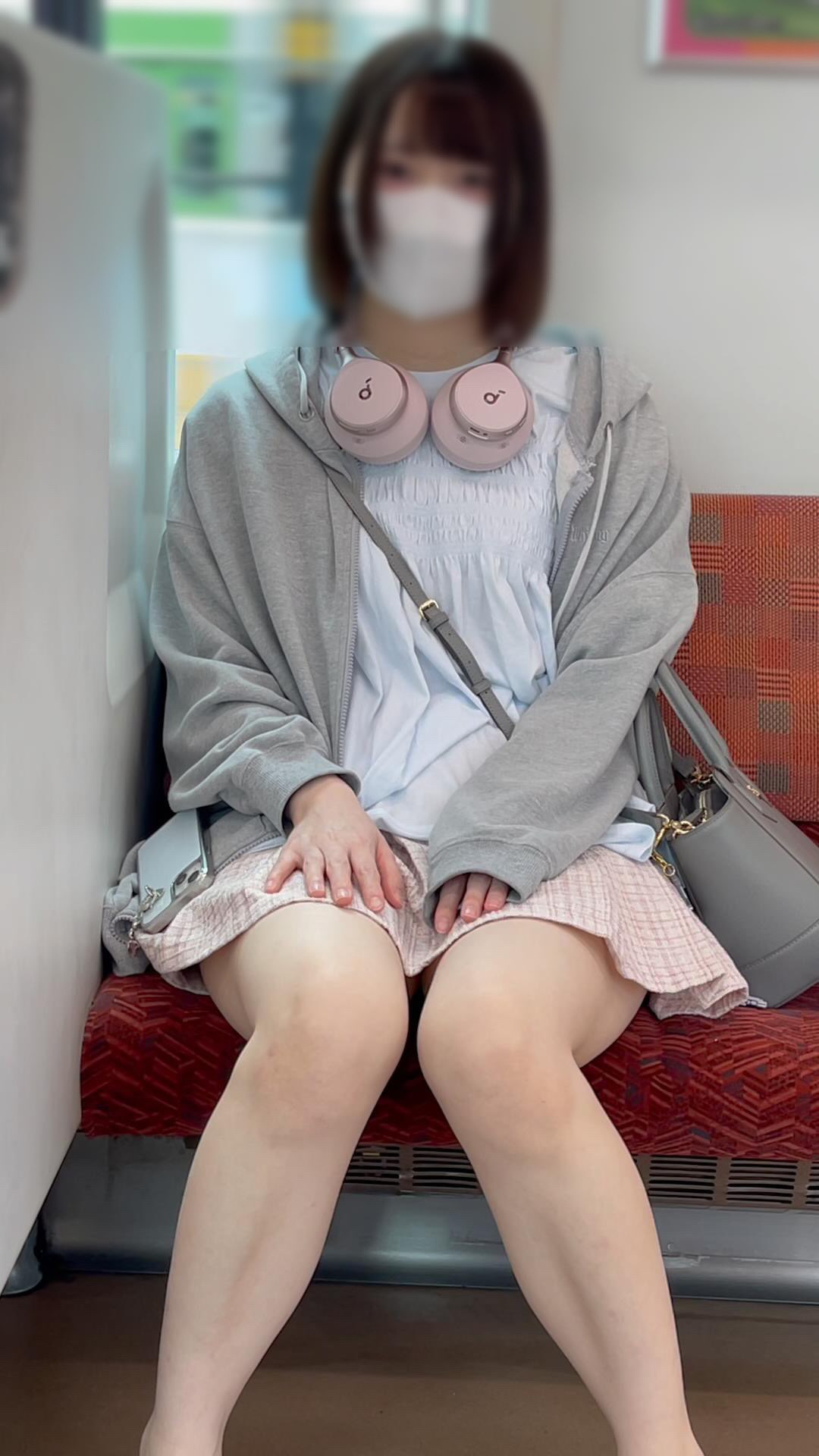 JD盗撮日記89　初登場！！ピンクのスカートとヘッドホンが可愛いすぎる激カワJDを電車内で盗撮【※完全主観31分超撮影】