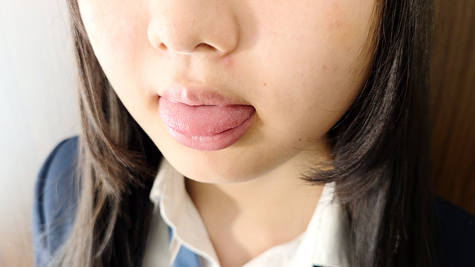 坂系前髪小柄スレンダー青チェ少女捕獲後の口淫で大量発射。