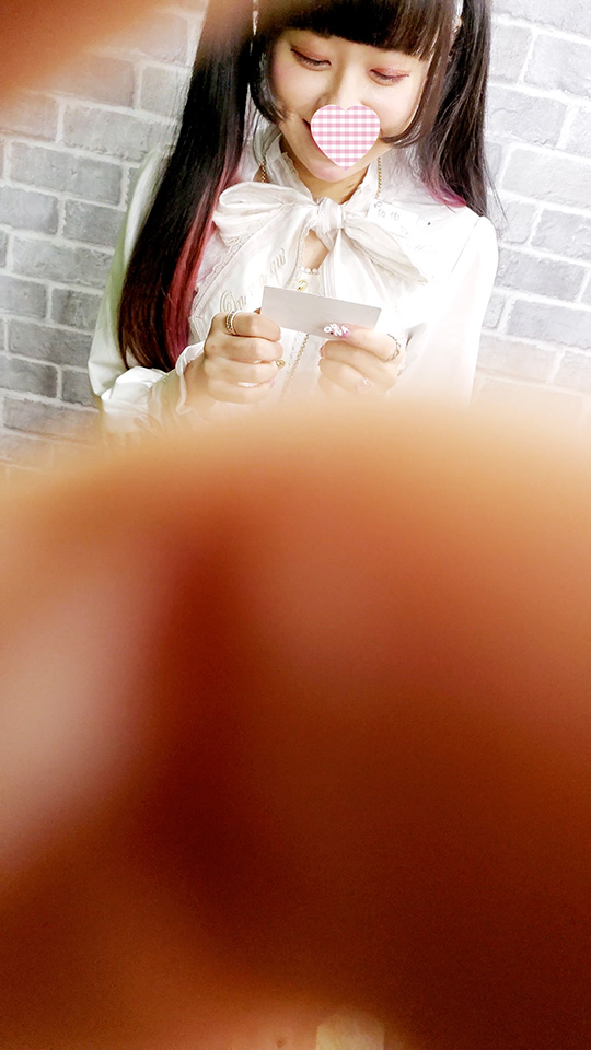 アパレルショップで声をかけた店員さんに撮影会と称して胸ちらパンチラ盗撮!