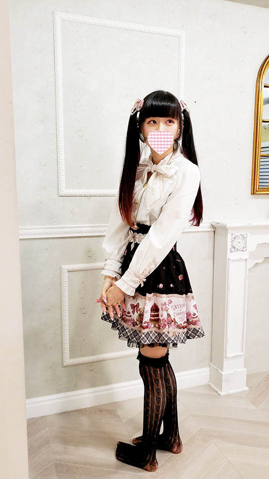 アパレルショップで声をかけた店員さんに撮影会と称して胸ちらパンチラ盗撮!