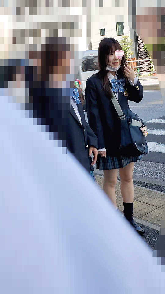 おとなしそうな優等生っぽい青ちぇちゃんを逆さ撮り