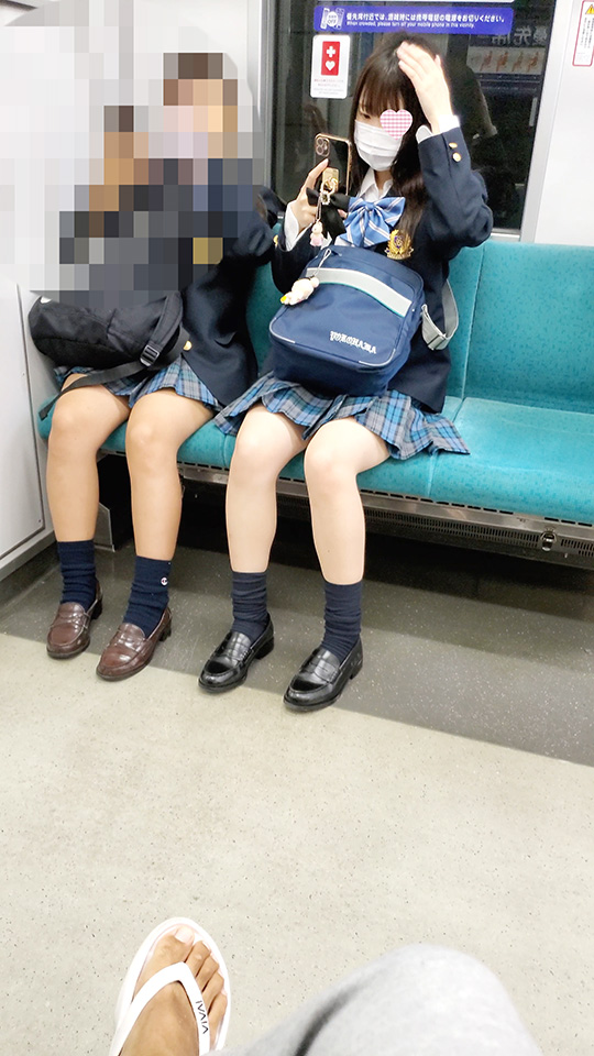 おとなしそうな優等生っぽい青ちぇちゃんを逆さ撮り