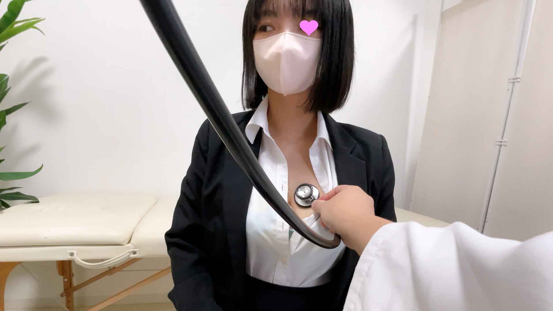 SSS級爆乳を揉みしだく/清楚OLが乳首責めでまさかの絶頂イキ【おっぱい/内科医】