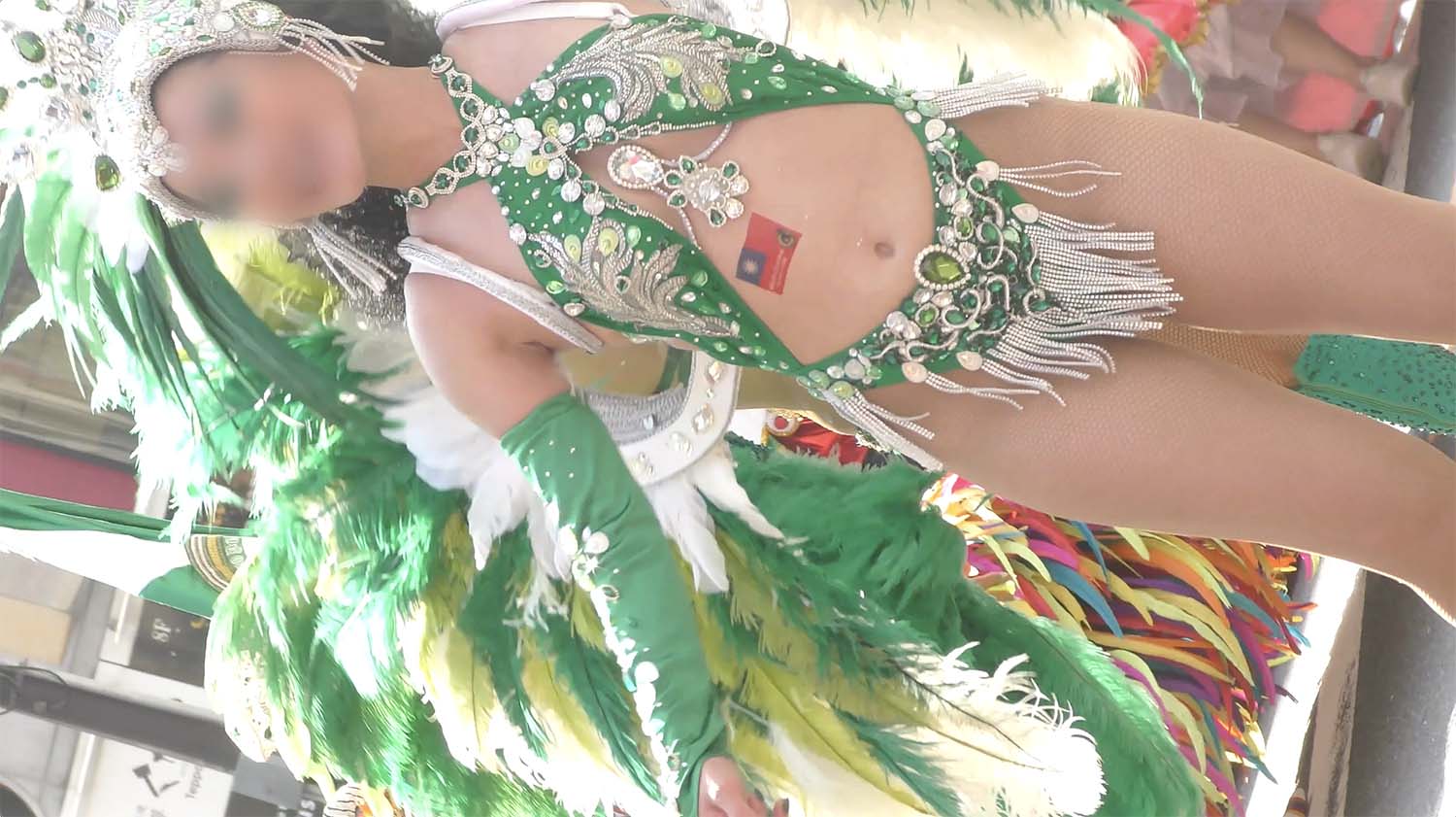 【フェチ動画真】推定Fカップの白肌にマッスルムチムチダンサー。170cm級の美女たちの浅草競演