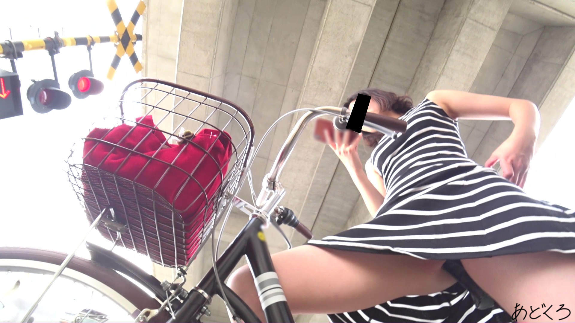 【私服JK】さかさんぽ No.015 業界初?逆さチャリパンチラ爆誕!【顔出し】