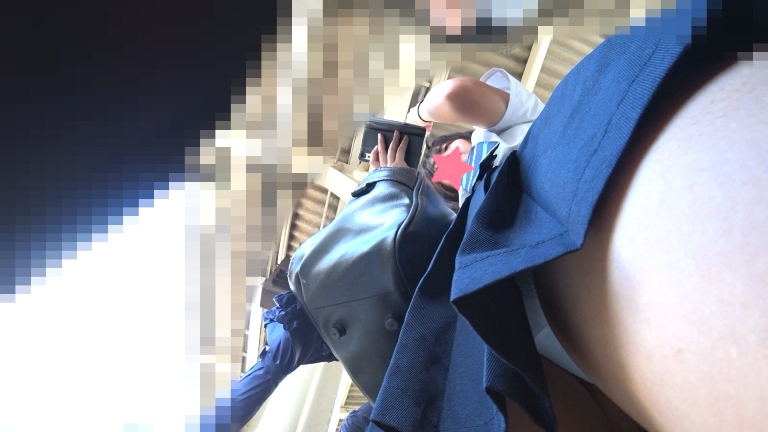 【制服JK】さかさんぽ No.048 一目惚れシリーズ第三弾!これぞダイヤの原石!はじめてのパンチラ!?【顔出し】