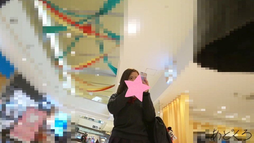 【制服JK】さかさんぽ No.049 クリクリお目目のJK。屋内では前屈みに、屋外で二度のもも上げ過激パンチラ【顔出し】