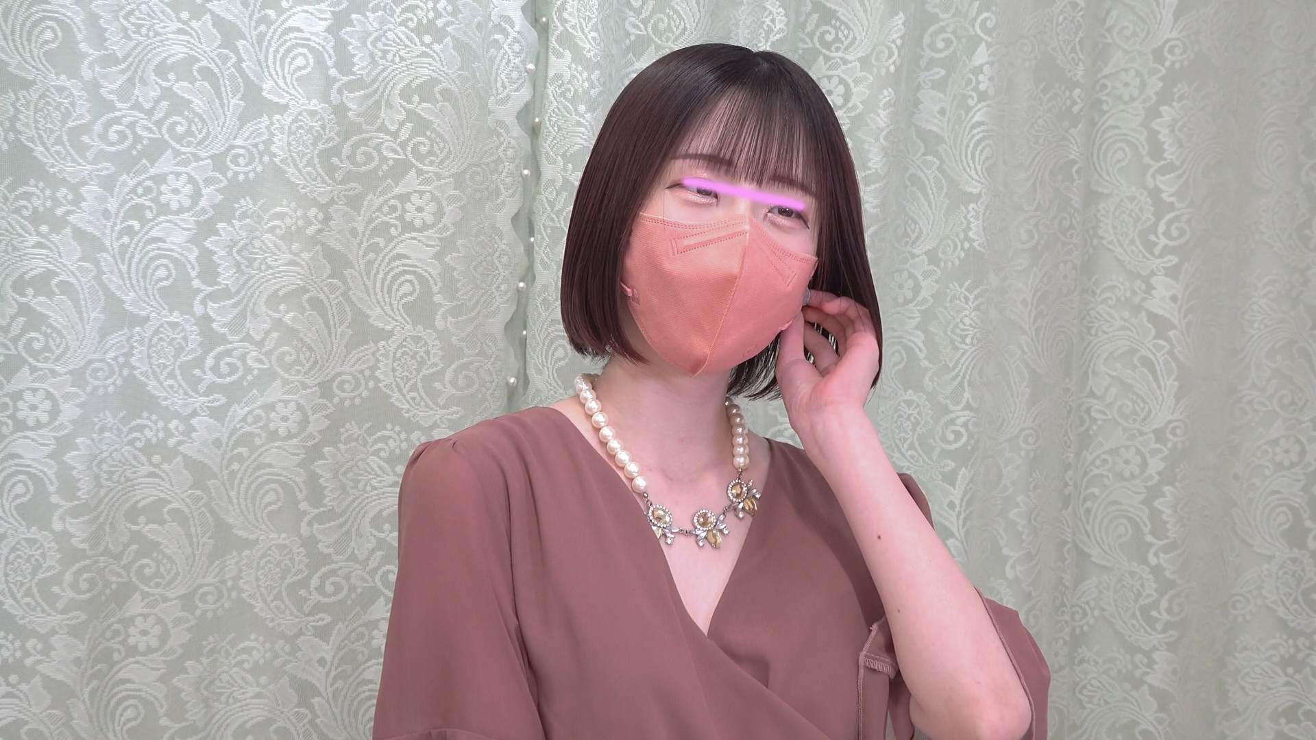 vol.79前編【結婚式の胸チラ・パンチラ】爆乳ノーブラ！受付さんの胸チラ/食い込みパンチラ　２名