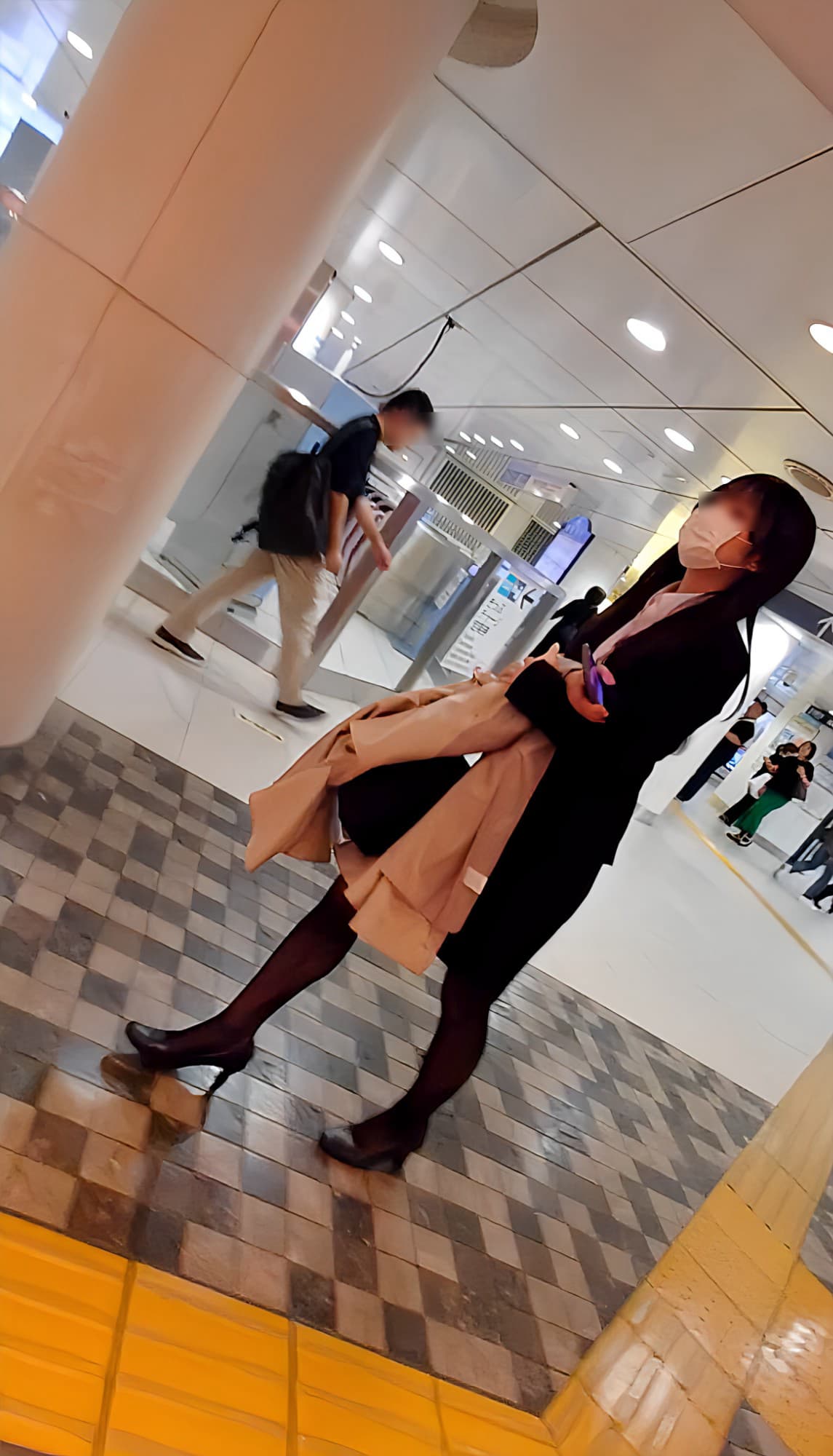 PALPIS 黒ストOLちゃん追いかけてスト越し白Pたのしみました 88278